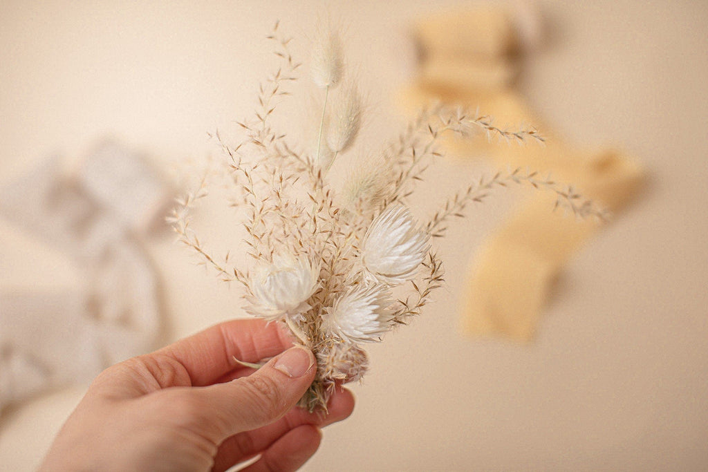 hiddenbotanicsweddings Buttonholes/Boutonnieres Pampas and Straw Flowers Boutonnieres / Lapel Pin For Men / Groom Pin / Boho Boutonniere / Groom Boutonniere