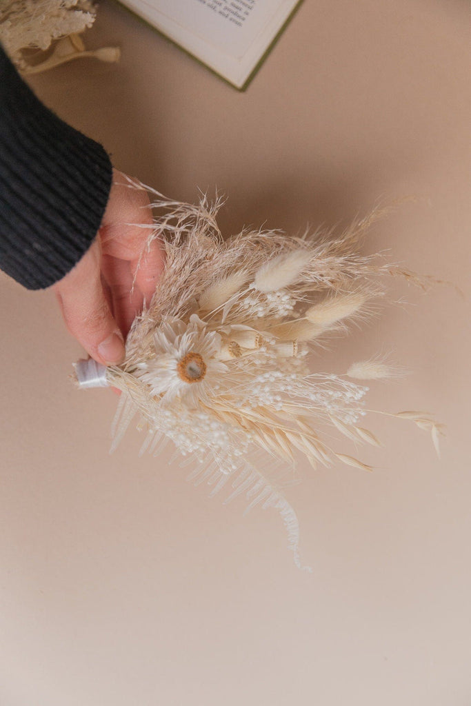 hiddenbotanicsweddings Buttonholes/Boutonnieres White Straw Flower Boutonnieres / Lapel Pin For Men / Groom Pin / Boho Boutonniere / Groom Boutonniere