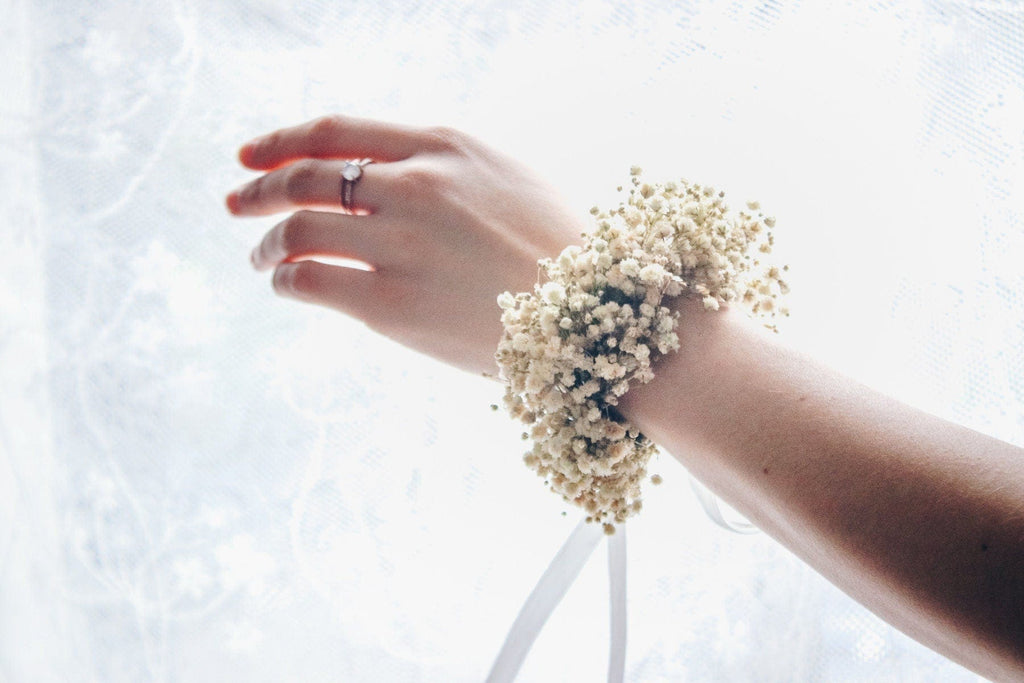 hiddenbotanicsweddings Wrist Corsages Baby's Breath Wrist Corsage  / Dried flowers Wedding / Handmade Bridesmaid Wrist Corsage / Flower Bracelet
